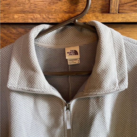 Women’s The North Face Jacket - Picture 3 of 4